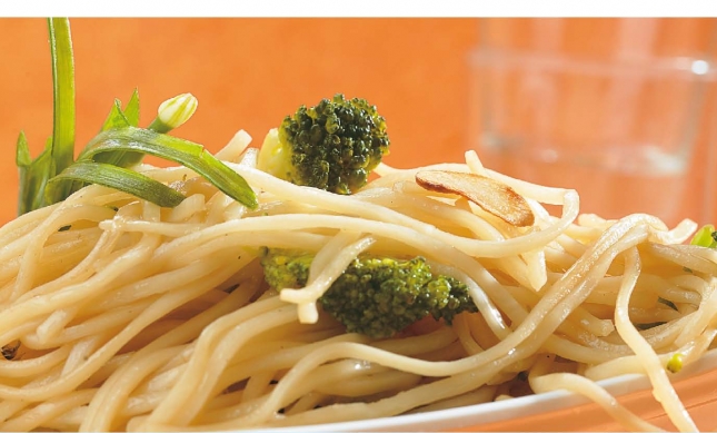  Broccoli and Garlic Noodles