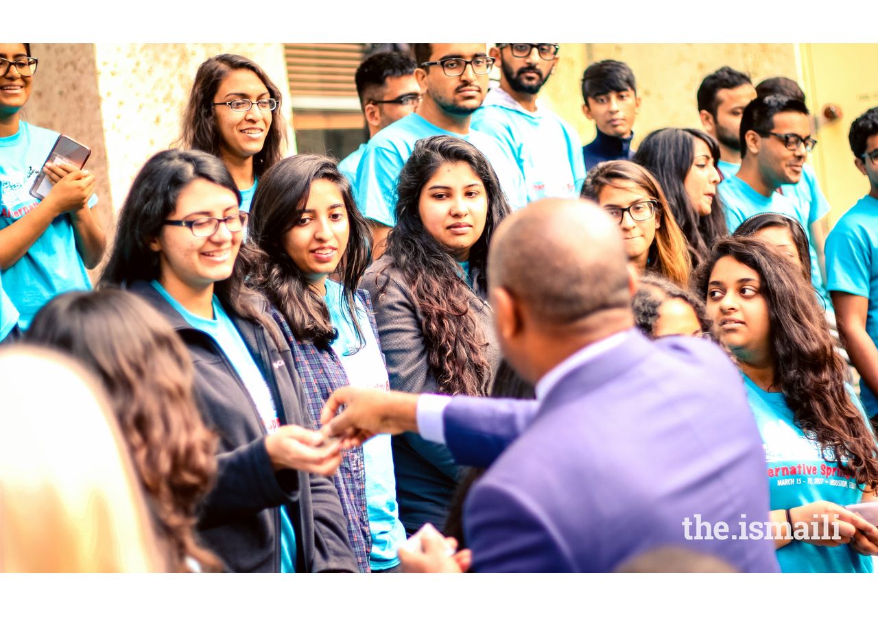 Houston Mayor Sylvester Turner presenting medallions to Alternative Spring Break participants for their work as volunteers cleaning houses after Hurricane Harvey.