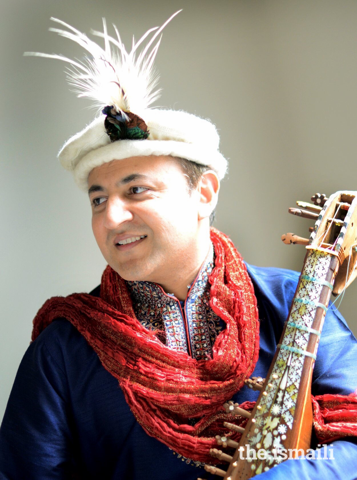 Shahid Qalandar playing the rubab.