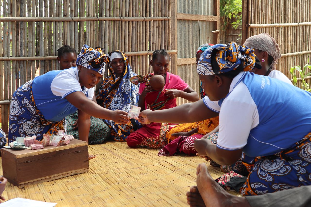 ProPesca Project: Weekly meeting of the ladies' savings group (Economic Inclusion)