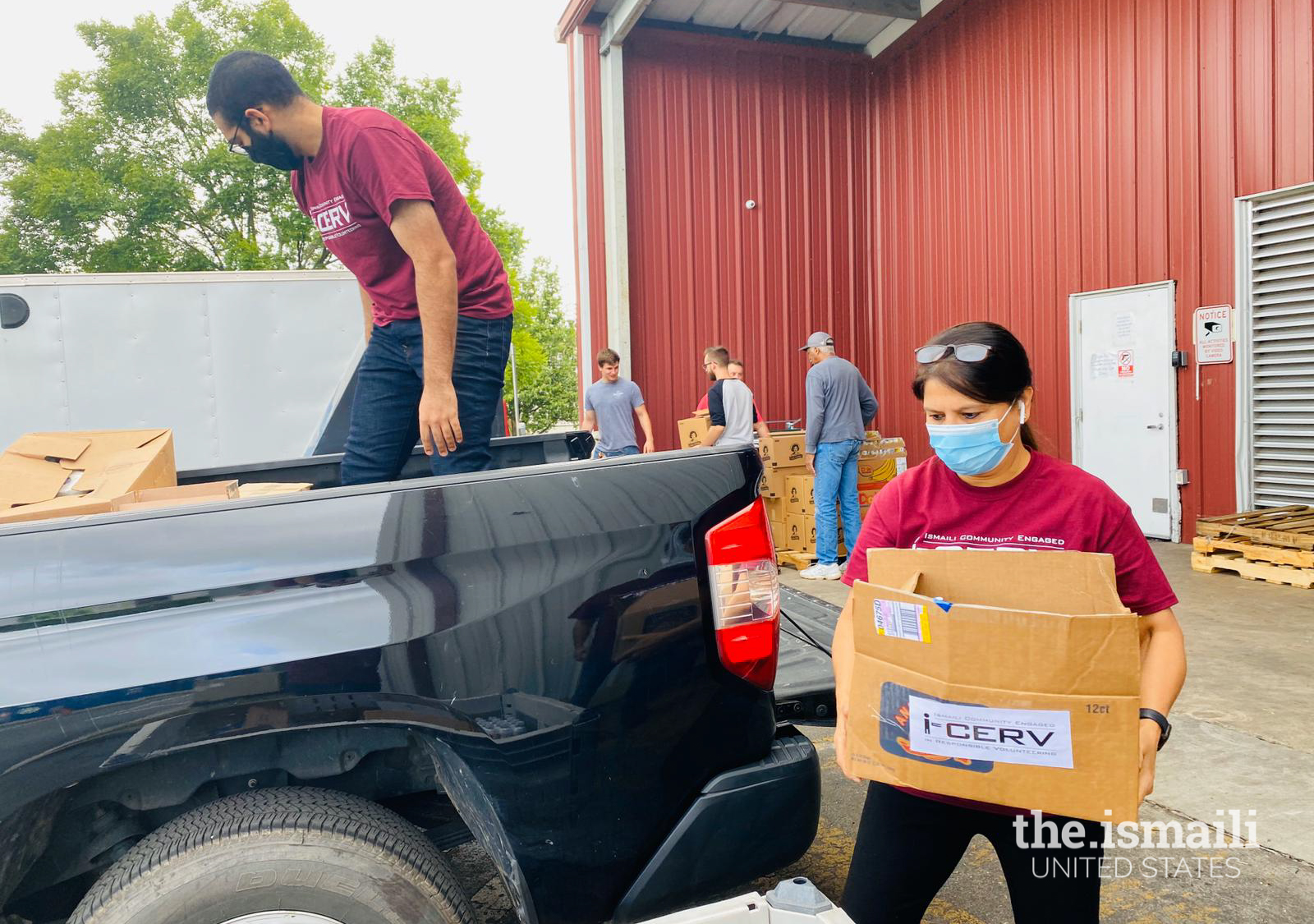 I-CERV volunteers unloading food donations from the COVID-19 Recovery Drive at the Chattanooga Area Food Bank.