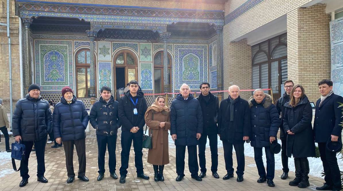 Dr Shahbozov (centre) at the Creative and Scientific Intelligentsia Forum of CIS Members in Tashkent, Uzbekistan.