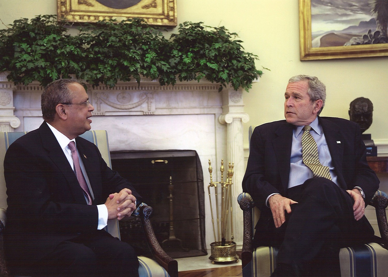 Ambassador Cumber at a meeting in the Oval Office with President George W. Bush, reporting on a meeting with OIC Secretary General Ekmeleddin Mehmet İhsanoğlu and heads of state of other Muslim-majority countries.