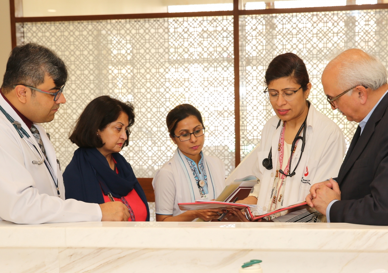 TKN Vancouver couple plays key role in helping to establish palliative care at Aga Khan University Discussion regarding discharge plan for palliative care patients admitted to the hospital. (Left to right) Dr. Atif Waqar, Head of Palliative Medicine; Anar Shariff; Samina Barkatali, Palliative Care Nurse Navigator; Dr. Nasreen Saleem, Palliative Medicine; Afzal Mangalji