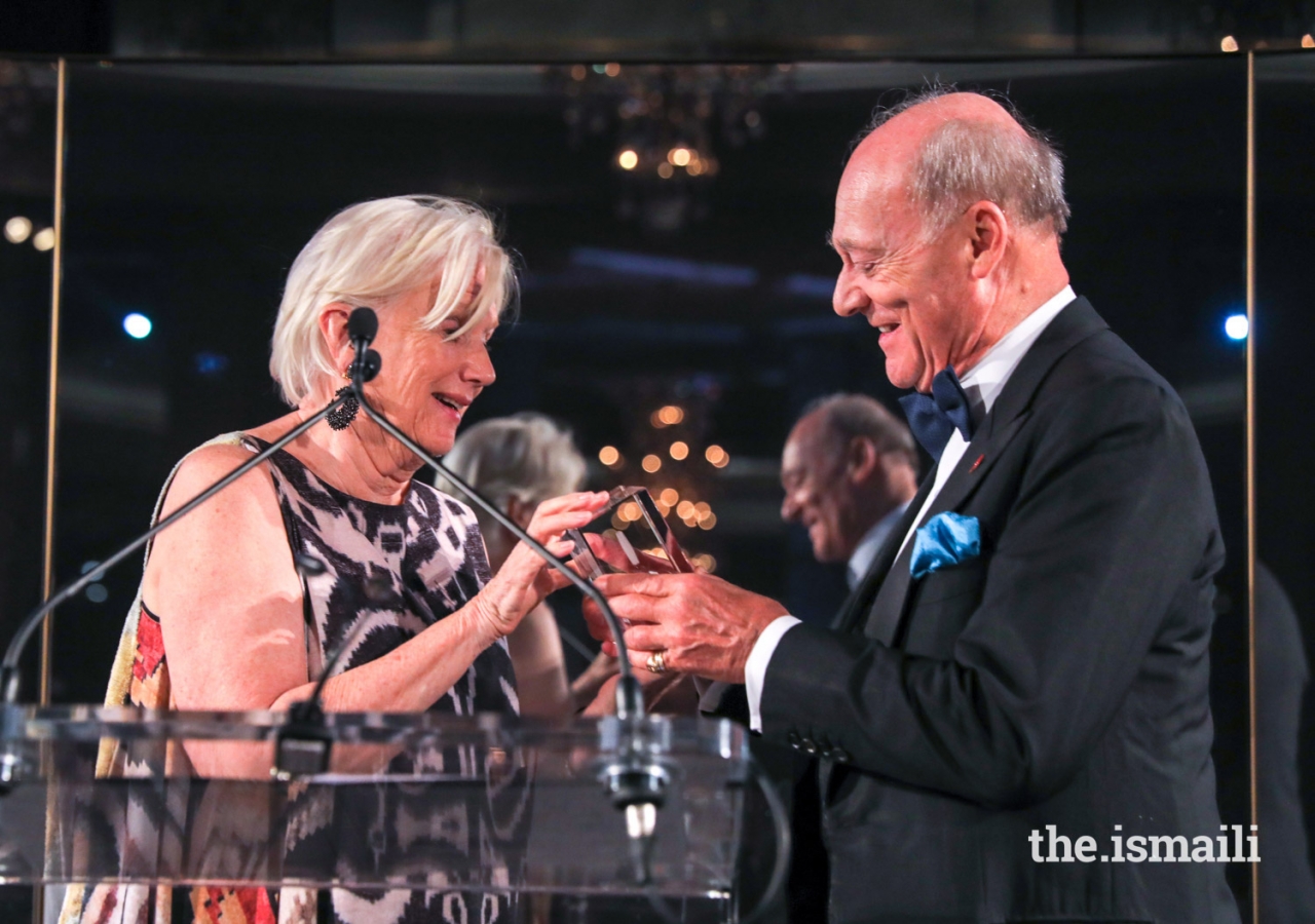 Lorna B. Goodman, Chair of the World Monuments Fund, presents the 2018 Hadrian Award to Prince Amyn.