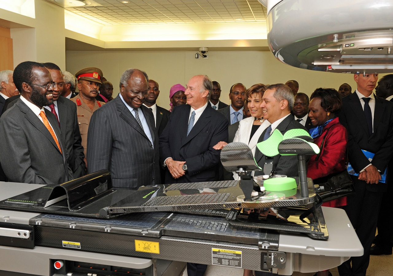 Mawlana Hazar Imam, President Kibaki and other dignitaries appraise newly installed state-of-the-art cancer equipment at the opening of the AKUH Heart and Cancer Centre in July 2011. AKDN / Aziz Islamshah