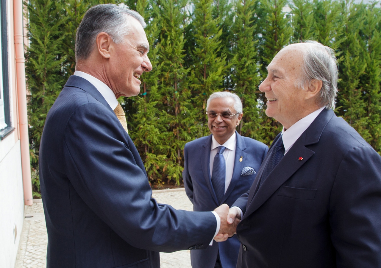 Mawlana Hazar Imam meets with former Portuguese President Aníbal Cavaco Silva. AKDN / Luis Filipe Catarino