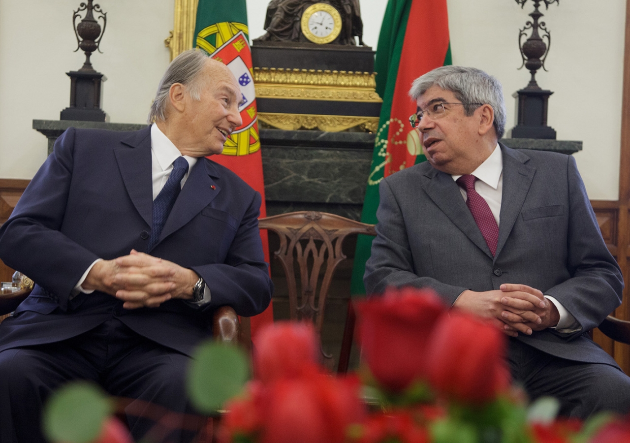 Mawlana Hazar Imam with the President of Portugal's Parliament, Eduardo Ferro Rodrigues at São Bento Palace, where the Assembly of the Republic is housed. AKDN / Luis Filipe Catarino