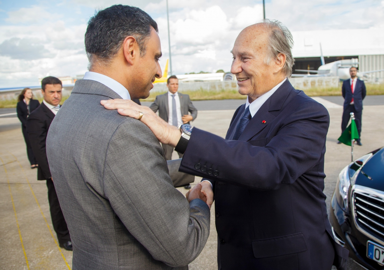 Ismaili Council President Rahim Firozali bids farewell to Mawlana Hazar Imam. AKDN / Luis Filipe Catarino