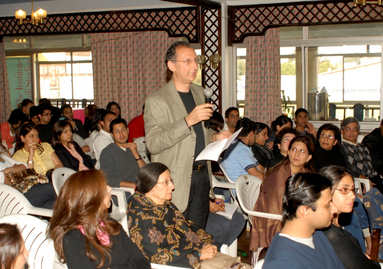 A member of the audience poses a question. 