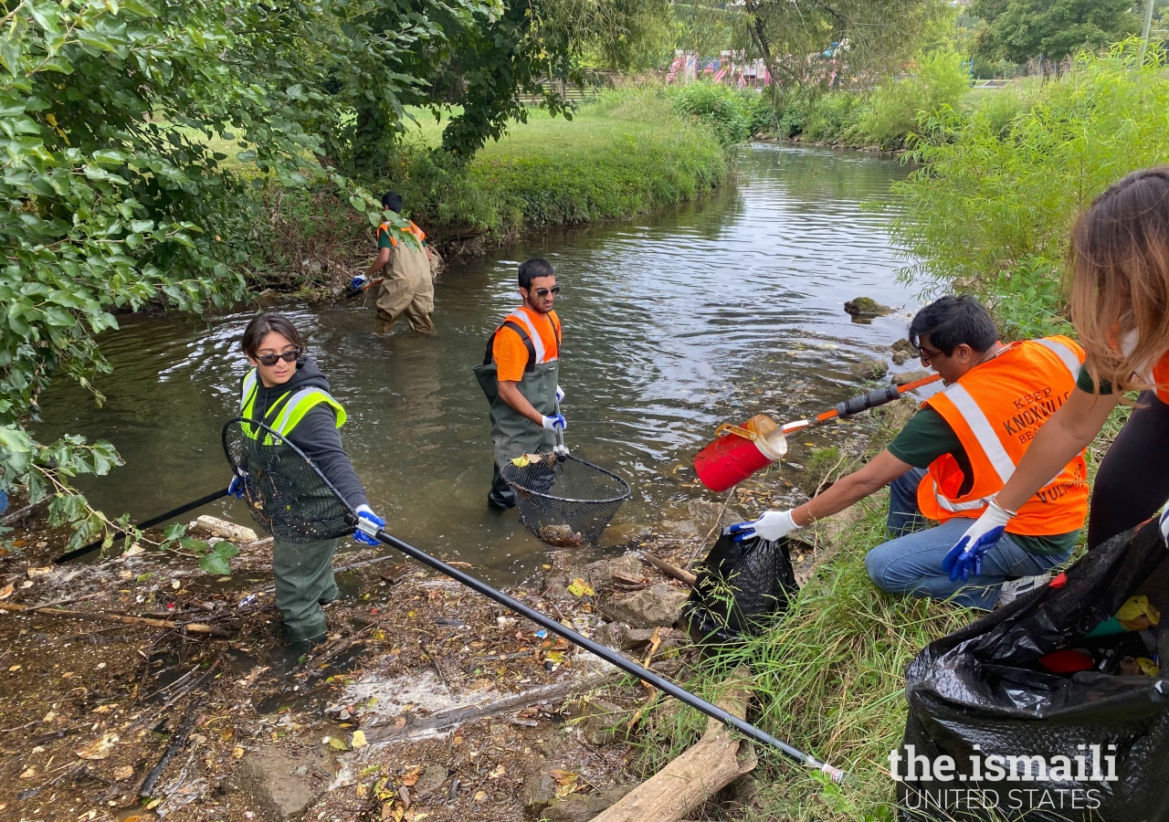 Ismaili CIVIC volunteers partner with Keep Knoxville Beautiful to clean up Tyson Park and Third Creek in Knoxville, Tennessee, on Global Ismaili CIVIC Day.