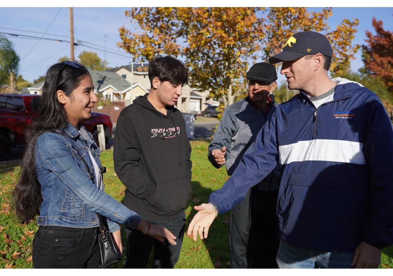 Josh Fryday, Chief Service Officer for California Volunteers, greets two Ismaili high school students from Sacramento before the day’s climate action events get underway.