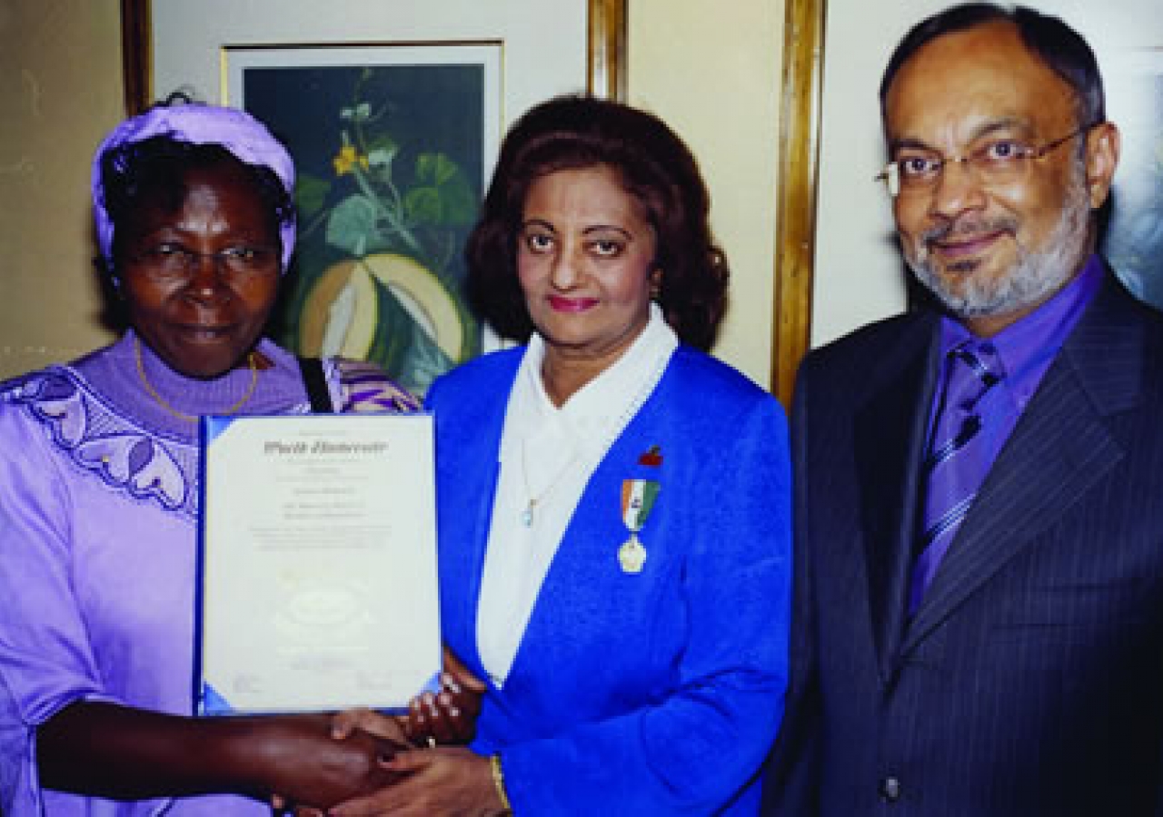 Presentation of the &#039;Bachelor of Humanities&#039; degree by Eddah Gachukia of Kenyatta University, together with Zul Abdul, President of the Ismaili Council for Kenya 