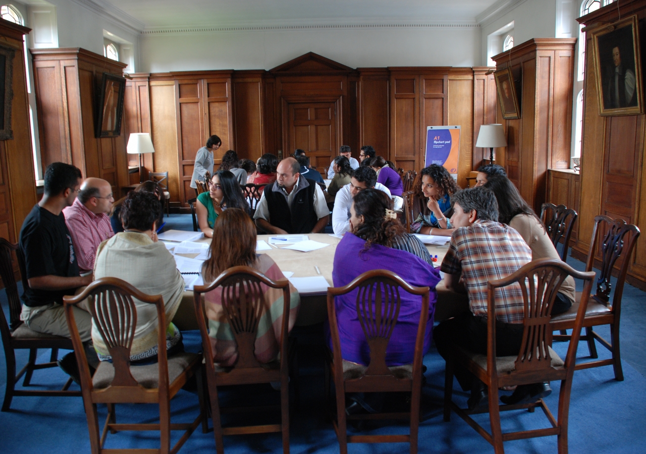 Participants at the 2008 IIS Summer Programme in Islam engage in group discussions. 