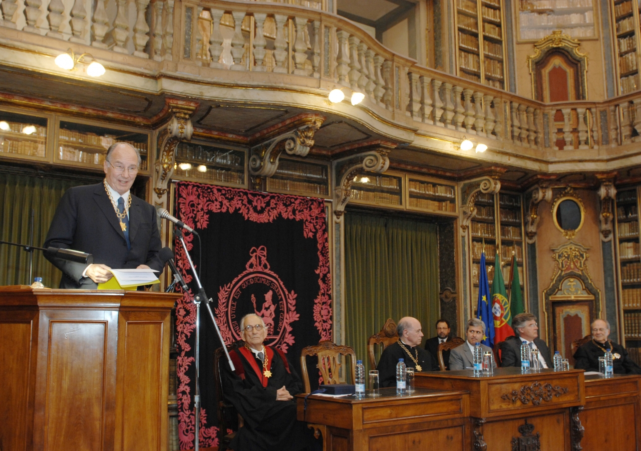 Mawlana Hazar Imam is invested as a Foreign Member, Class of Humanities of the Sciences Academy of Lisbon.
