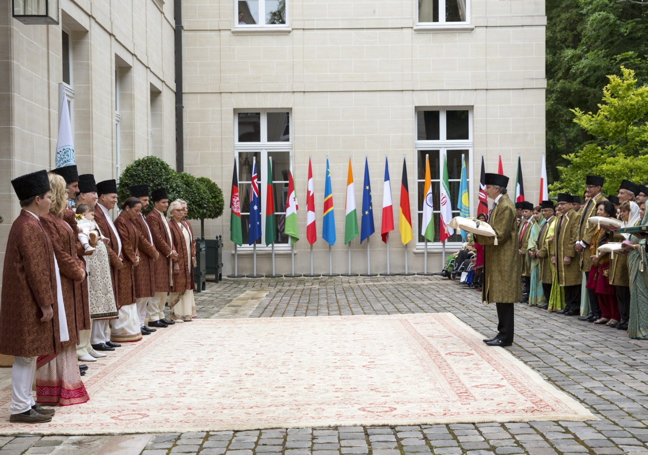 At the forecourt of the Imam's residence at Aiglemont, LIF Chairman Dr Mahmoud Eboo offers Diamond Jubilee Mubarak greetings to Mawlana Hazar Imam and his family on behalf of the Jamati leaders present and all Ismailis around the world.