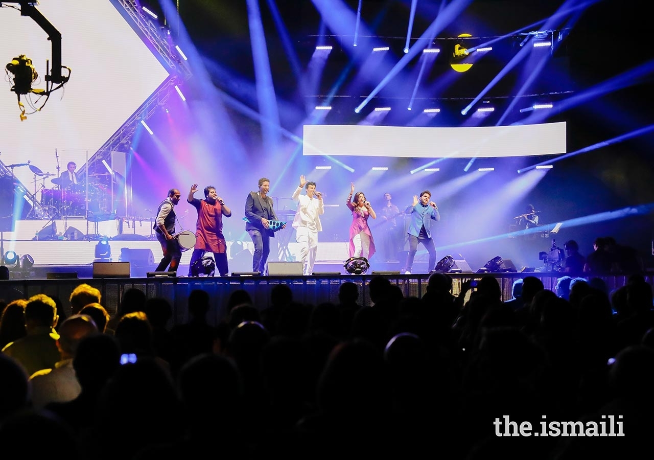 A popular dupla de artistas Salim-Sulaiman partilhou o palco com Jonita Gandhi, Vipul Mehta, and Raj Pandit.