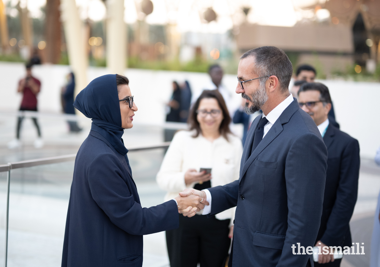 Le Prince Rahim est reçu à la COP28 à Dubaï par Son Excellence Noura bint Mohammed Al Kaabi, Ministre d'Etat au Ministère des Affaires Etrangères des Emirats Arabes Unis.