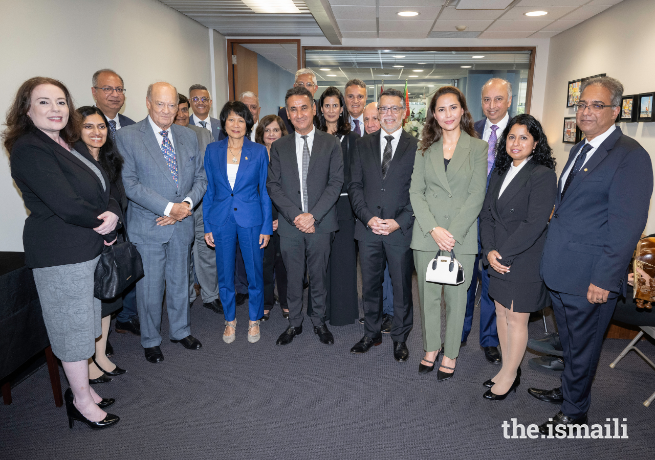 Prince Amyn and Mayor of Toronto Olivia Chow join leaders of the Jamat and AKDN for a group photo.