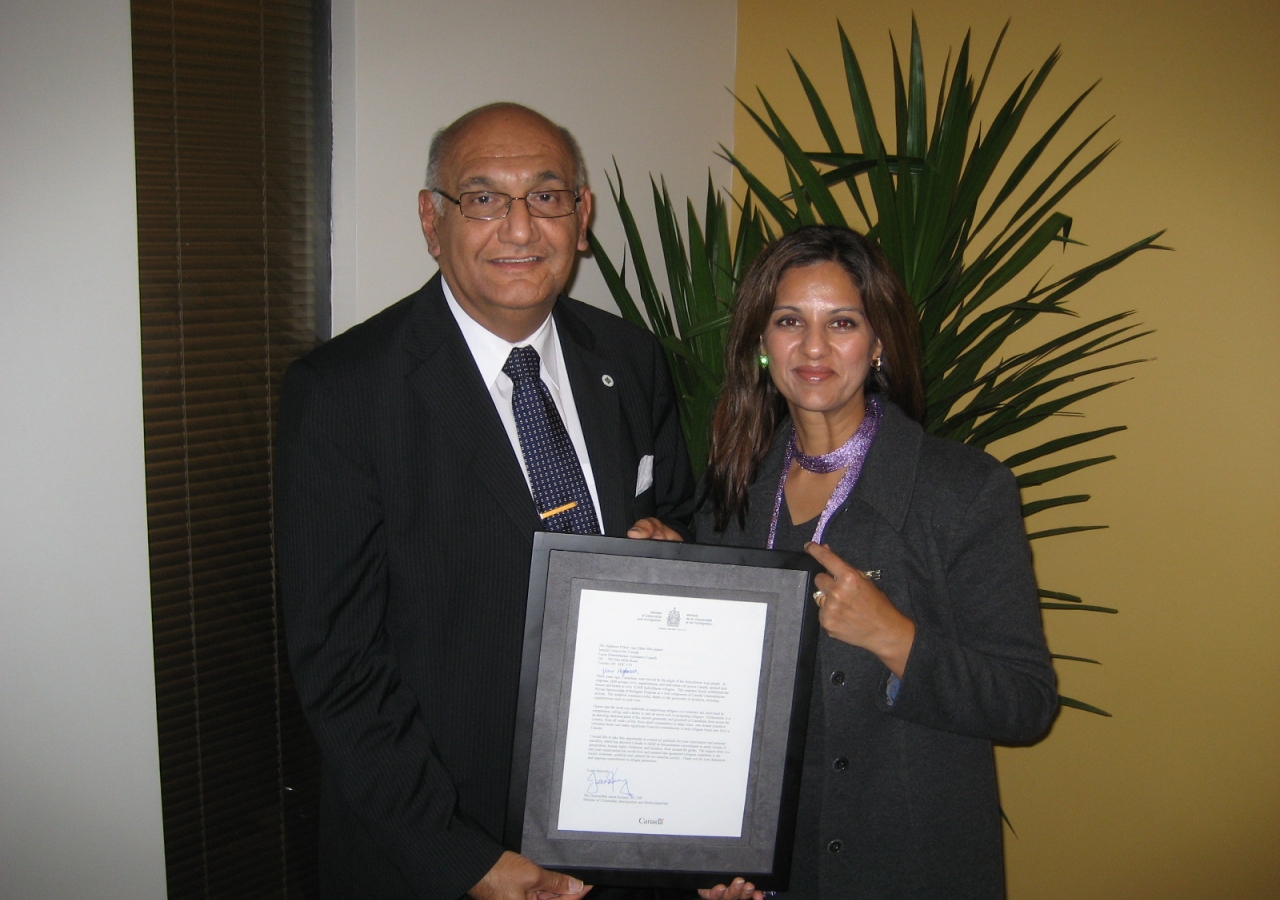 Gulam Juma, Coordinator of the FOCUS International Coordinating Committee and Mina Mawani, CEO of the Ismaili Council for Canada accepted a letter from the Government of Canada, recognising and honouring their respective organisations for their work in re