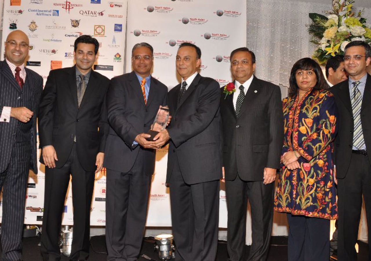 From left: Ali Velshi (CNN), Shaukat Zakaria (SACC Co-Chair), Mustafa Tameez (SACC President), Dr Amirali Popatia (FOCUS), Nasir Panjwani (FOCUS), Munira Panjwani-Zahid (SACC Co-chair), Nomaan Husain (SACC President-elect).
