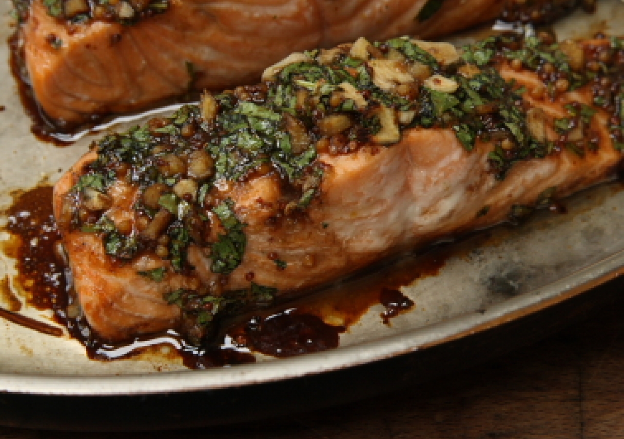 Honey baked salmon, smothered in an aromatic mixture of honey, fresh garlic and ginger, soy sauce, coarse grain mustard, and balsamic vinegar