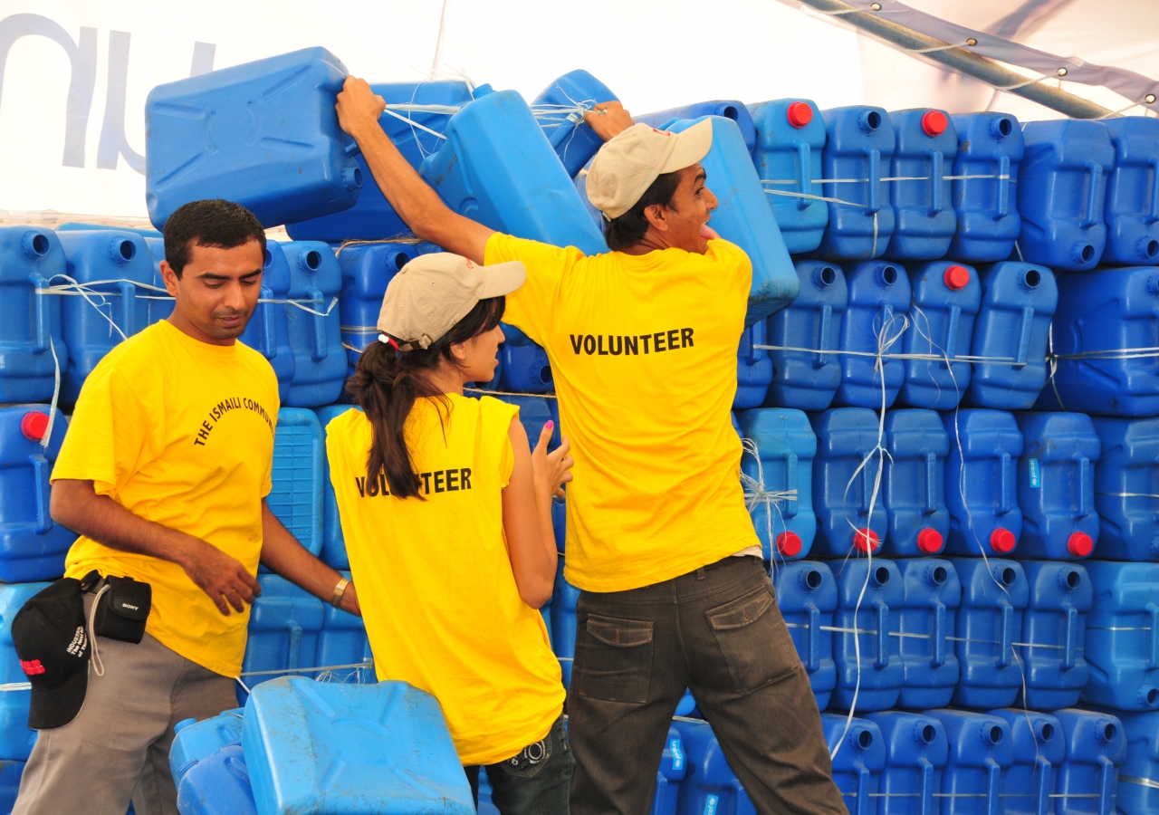 Volunteers distributed tents, plastic utensils, sanitary supplies, clothing, mattresses, water, medical supplies and food to the survivors.