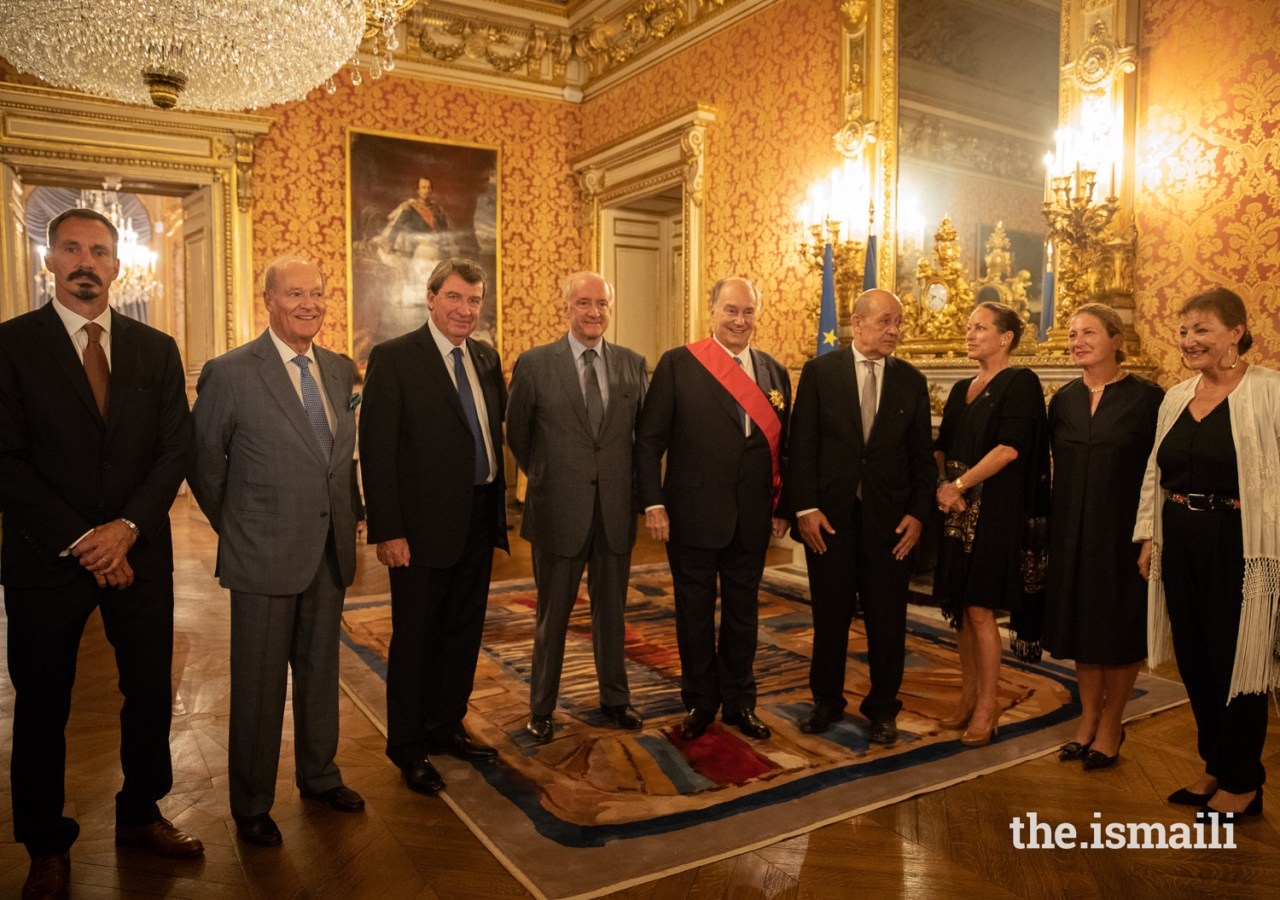 From L to R: Prince Rahim, Prince Amyn, Xavier Darcos, Chancelier of the Institut de France and Former Government Minister, Hubert Védrine, Former Minister of Foreign Affairs, Mawlana Hazar Imam, Jean-Yves Le Drian, Minister for Europe and Foreign Affairs, Princess Zahra, Laure Darcos, Senator from Essonne and Maria Vadillo, Spouse of the Minister for Europe and Foreign Affairs. 