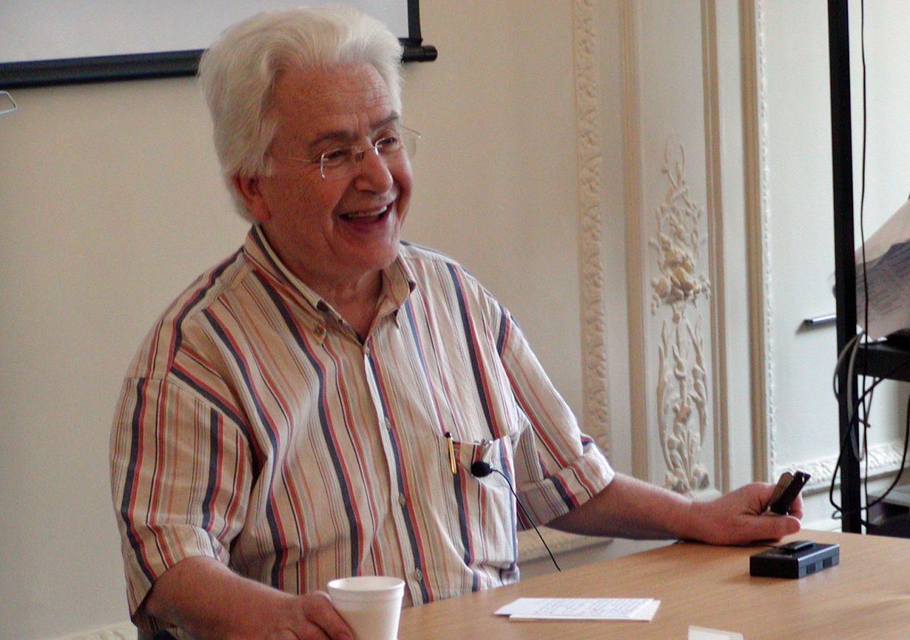 Professor Mohammed Arkoun participating in an IIS alumni workshop held in 2005