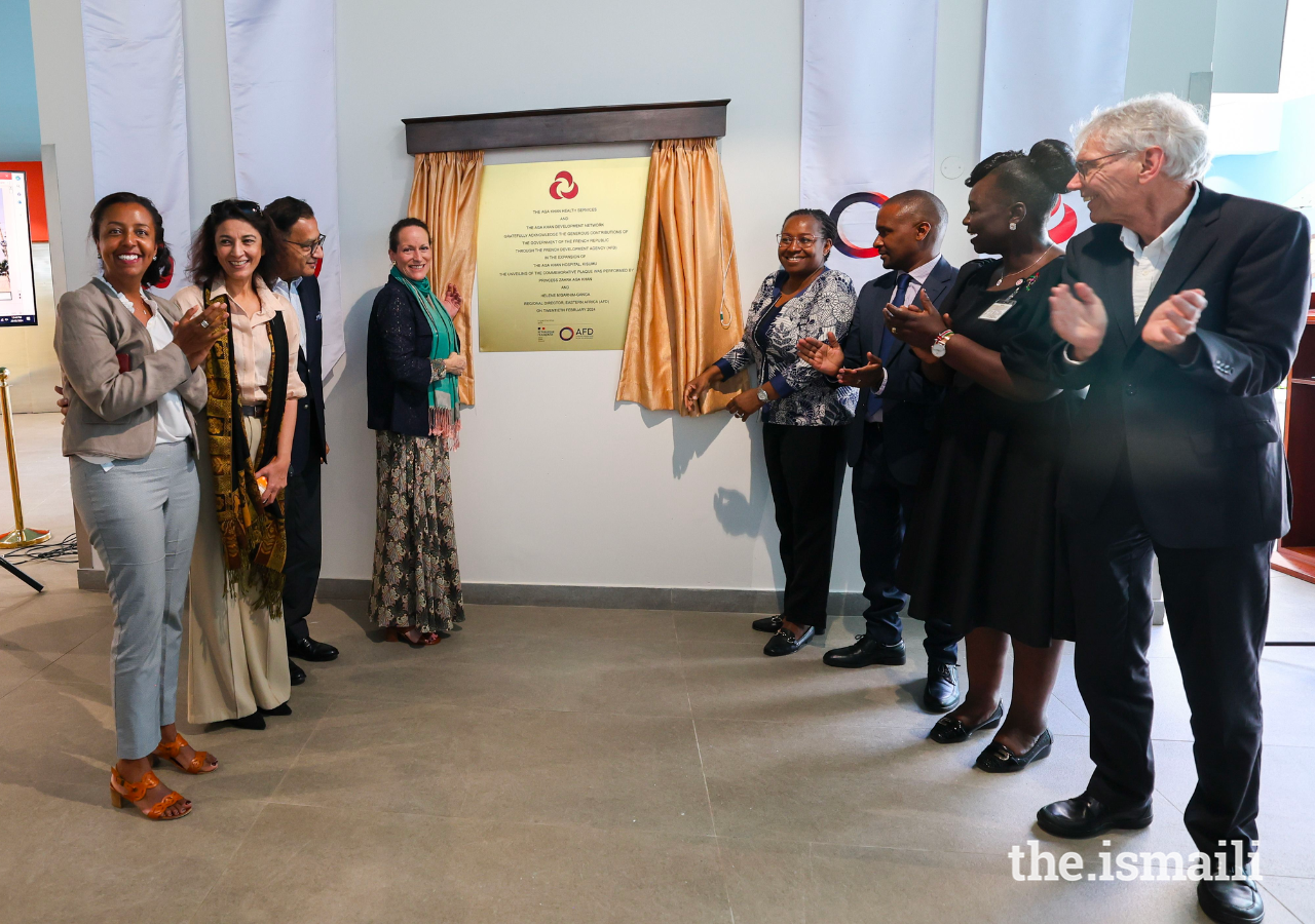 Princess Zahra unveils a plaque to commemorates the expansion of the Aga Khan Hospital, Kisumu on 20 February 2024.