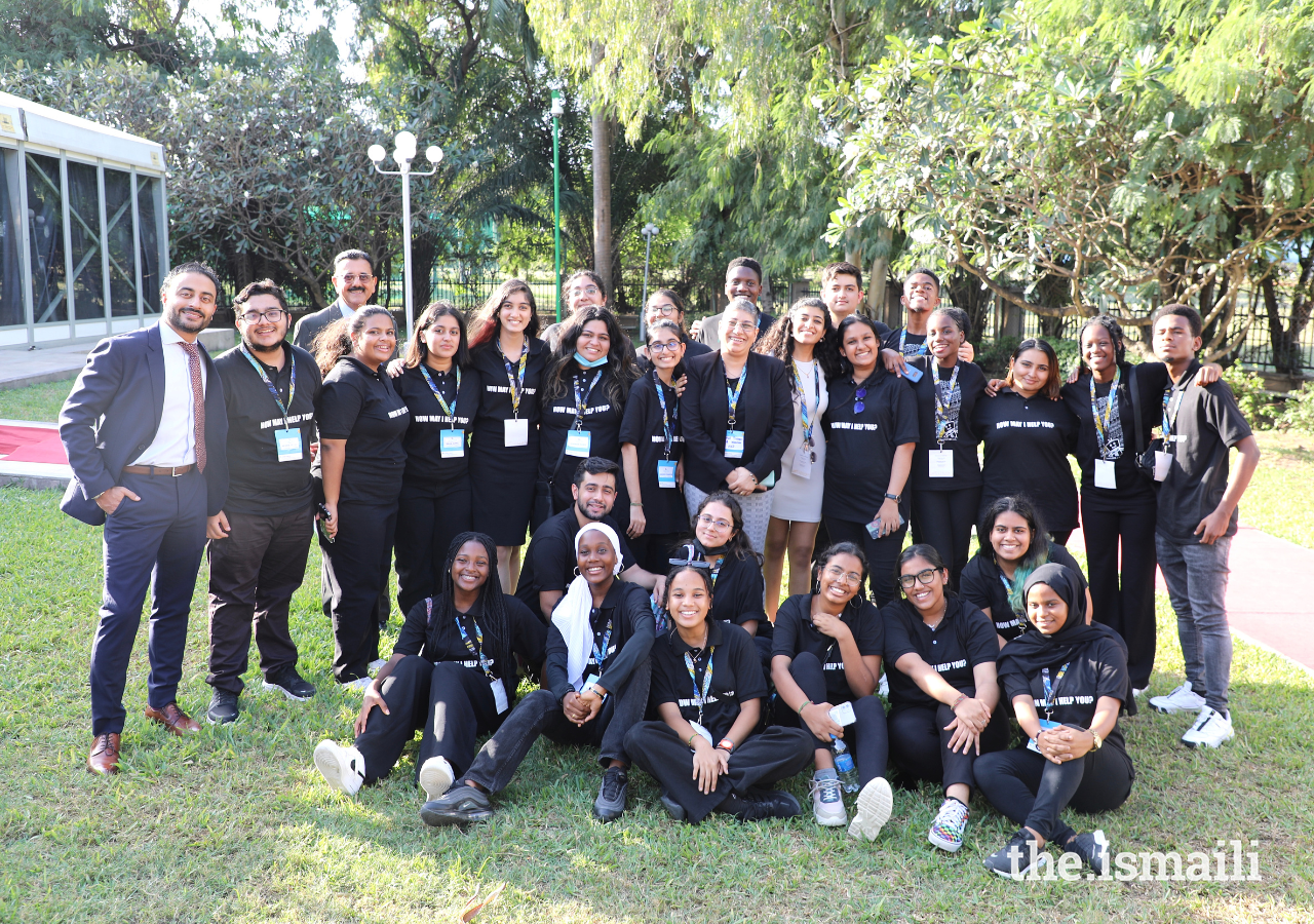 Volunteers at the inaugural Schools2030 Global Forum in Dar-es-Salaam gather for a group photograph with AKDN and Jamati leaders.