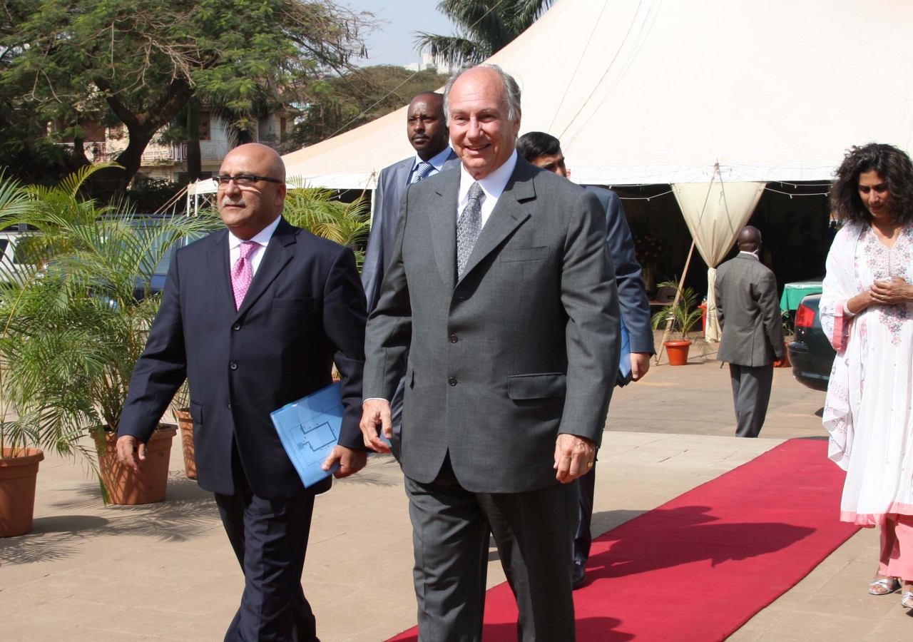 Mawlana Hazar Imam arrives at Kampala Jamatkhana accompanied by Huzur Mukhi Mohamed Lalani, President of the Ismaili Council for Uganda.