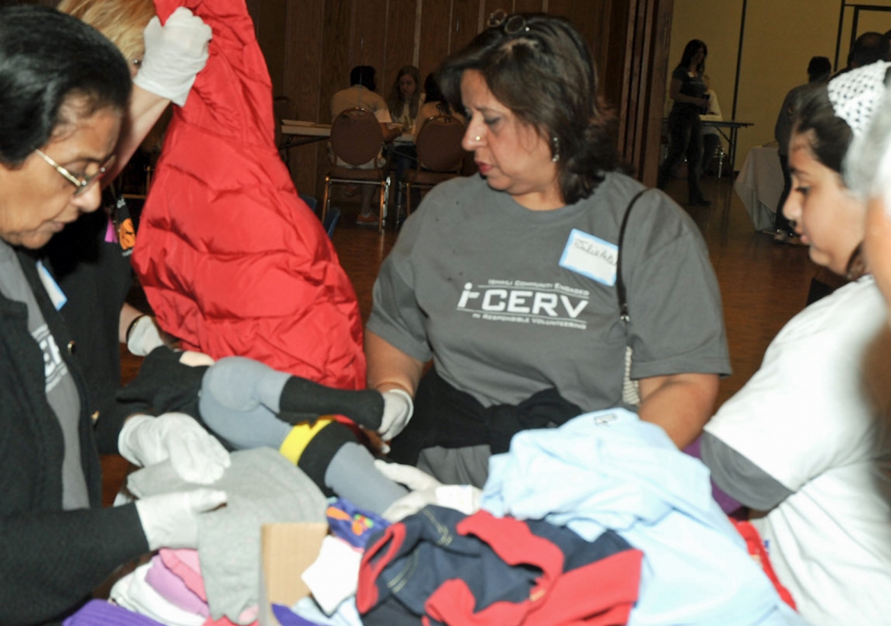 Clothing is sorted for distribution among shelters for homeless families by Ismaili volunteers in the USA participating in the I-CERV programme.