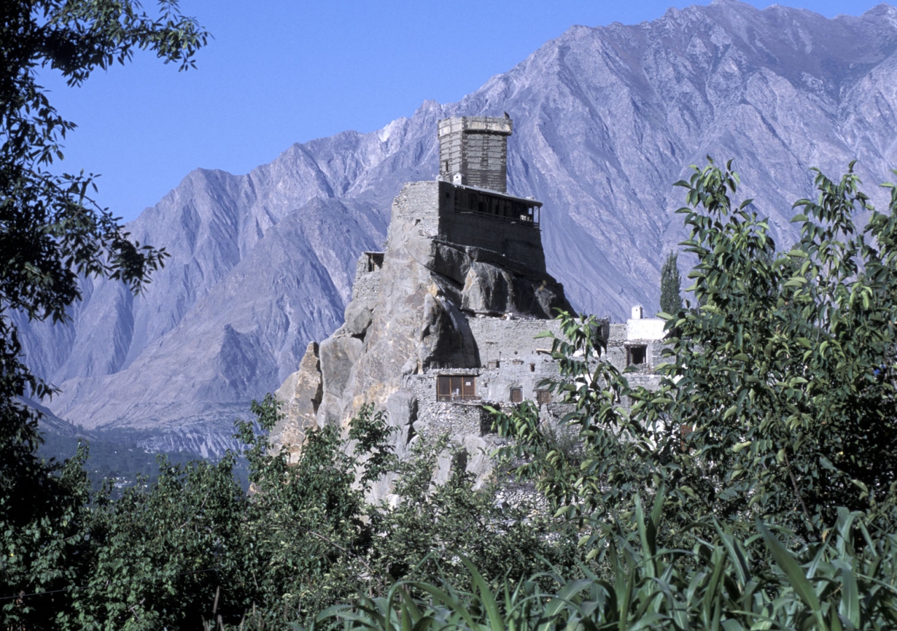 The 900-year-old Altit Fort in Pakistan, which received a 2011 UNESCO Award for Culture Heritage Conservation, was cited by the ULI as an example of Mawlana Hazar Imam’s work.