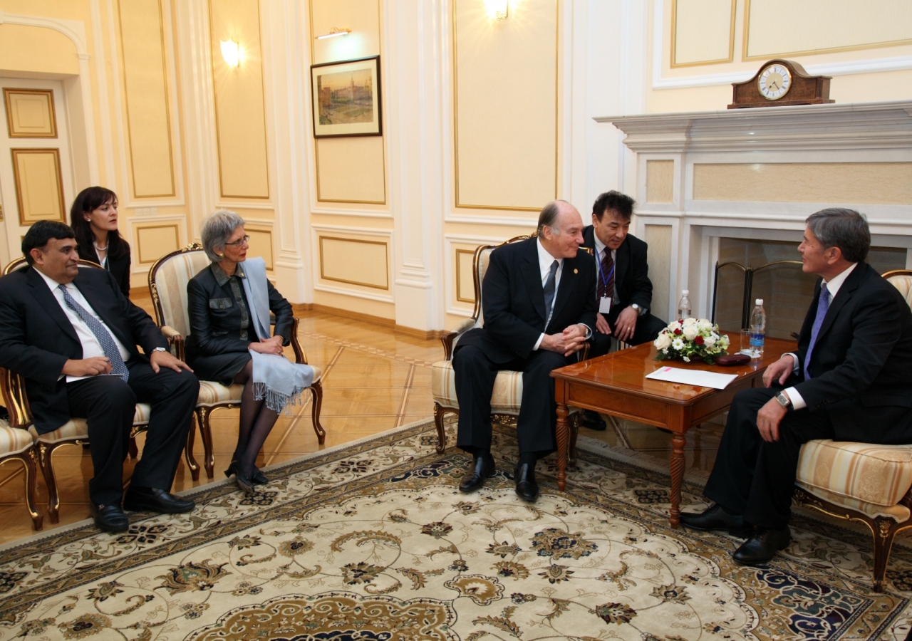 Mawlana Hazar Imam meets with President Almazbek Atambaev to discuss AKDN’s partnership with the Kyrgyz Republic. Hazar Imam is accompanied by Dr Shafik Sachedina and AKDN Resident Representative Nurjehan Mawani.