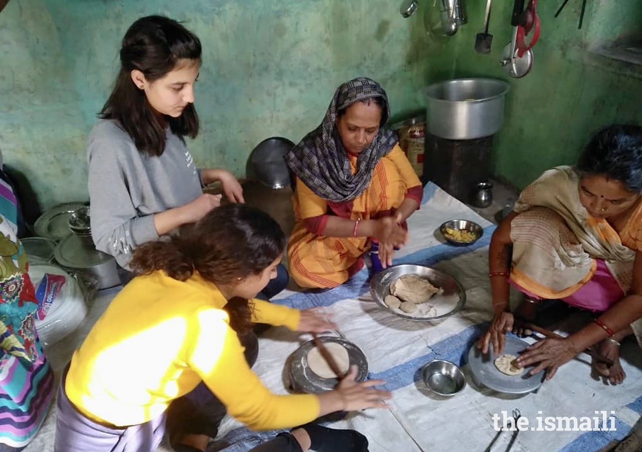 During a home visit in Kotda, GE Expedition participants learn how to make roti, a traditional Indian bread.