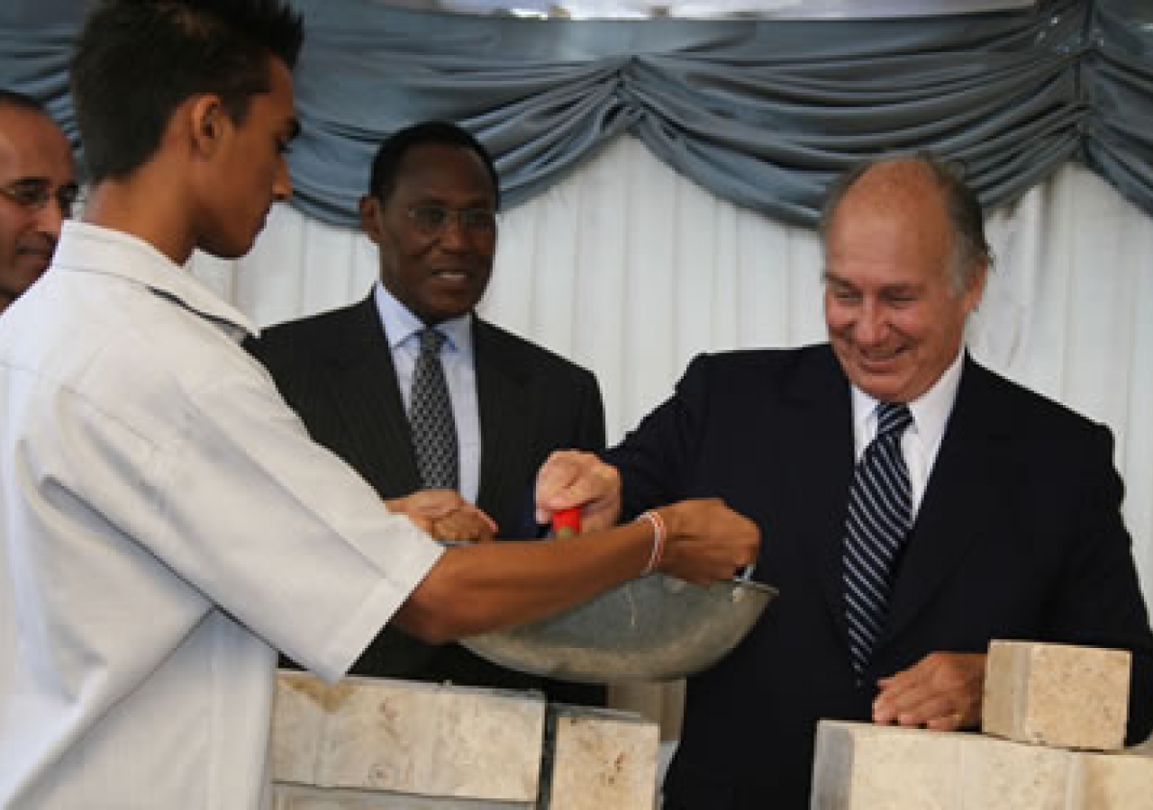 Mawlana Hazar Imam lays the foundation stone for the new residential campus at the Aga Khan Academy, Mombasa.