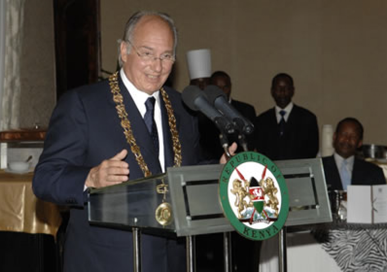 Mawlana Hazar Imam accepting Kenya&#039;s highest award, Chief of the Order of the Golden Heart, bestowed on him by His Excellency President Kibaki