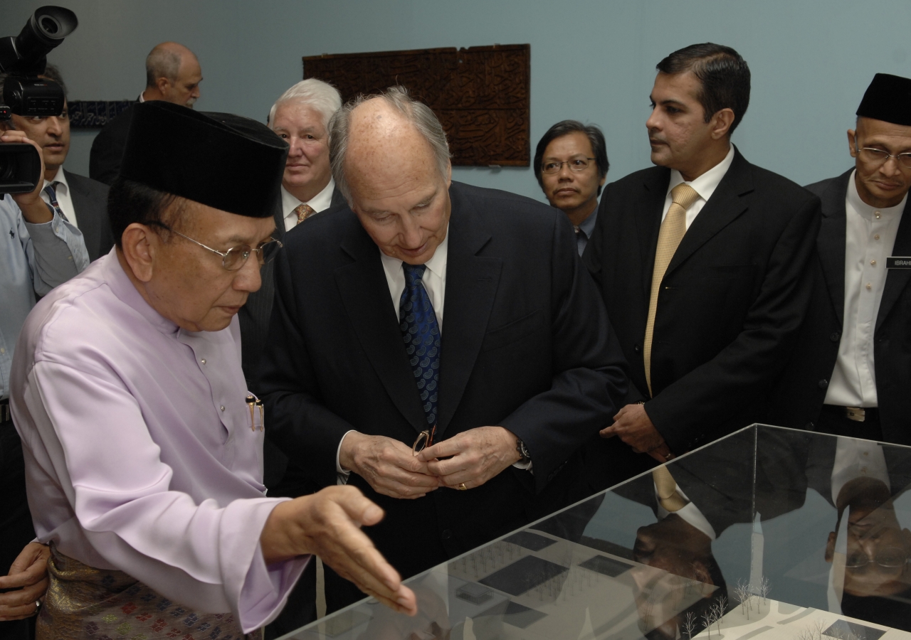 Mawlana Hazar Imam and Minister Dato Seri Utama Dr Rais Yatim discuss an artefact at the exhibition, as Rai Inayat Bana, President of the Ismaili Council for the Far East, looks on.