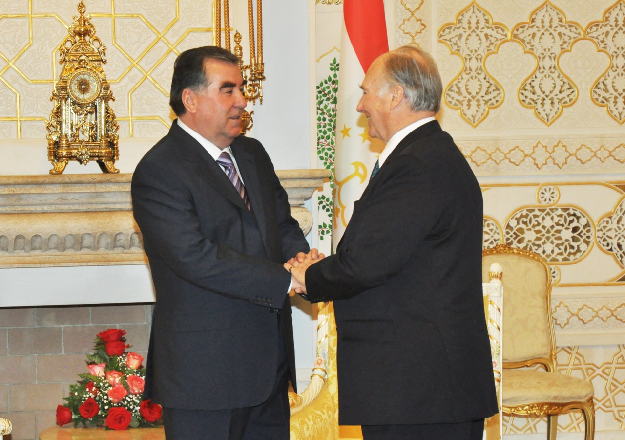 His Exellency Emomali Rahmon, President of Tajikistan welcomes Mawlana Hazar Imam at the Palace of Nations.