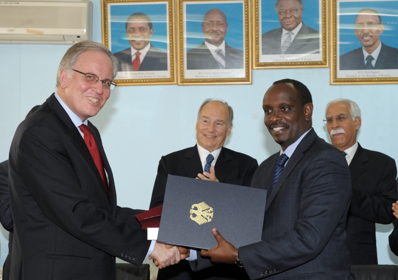 Mawlana Hazar Imam applauds the signing of an agreement between the EAC and German development bank KfW Bankengruppe, by the EAC Secretary General, Ambassador Dr Richard Sezibera, and the German Ambassador, His Excellency Klaus-Peter Brandes, in support o