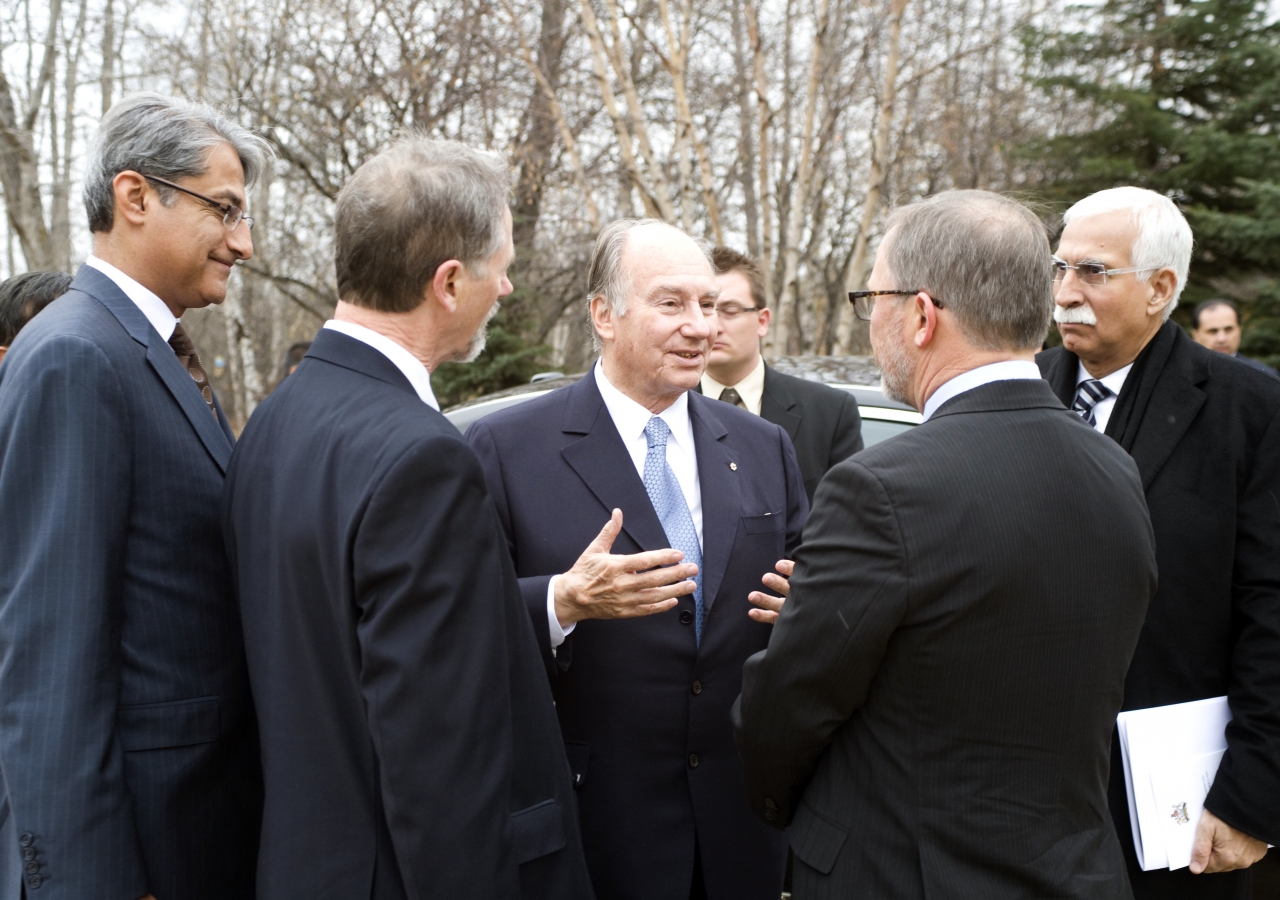 Mawlana Hazar Imam speaks with Dr Lee Foote, Director of the University of Alberta; Dr John Kennelly, Dean of Faculty of Agriculture, Life and Environmental Sciences; Firoz Rasul, President of the Aga Khan University; and Malik Talib, President of the Ism