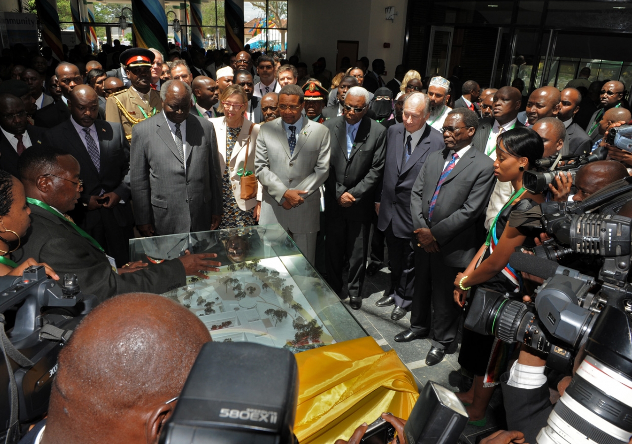 Mawlana Hazar Imam and other leaders are briefed about the new EAC headquarters building.