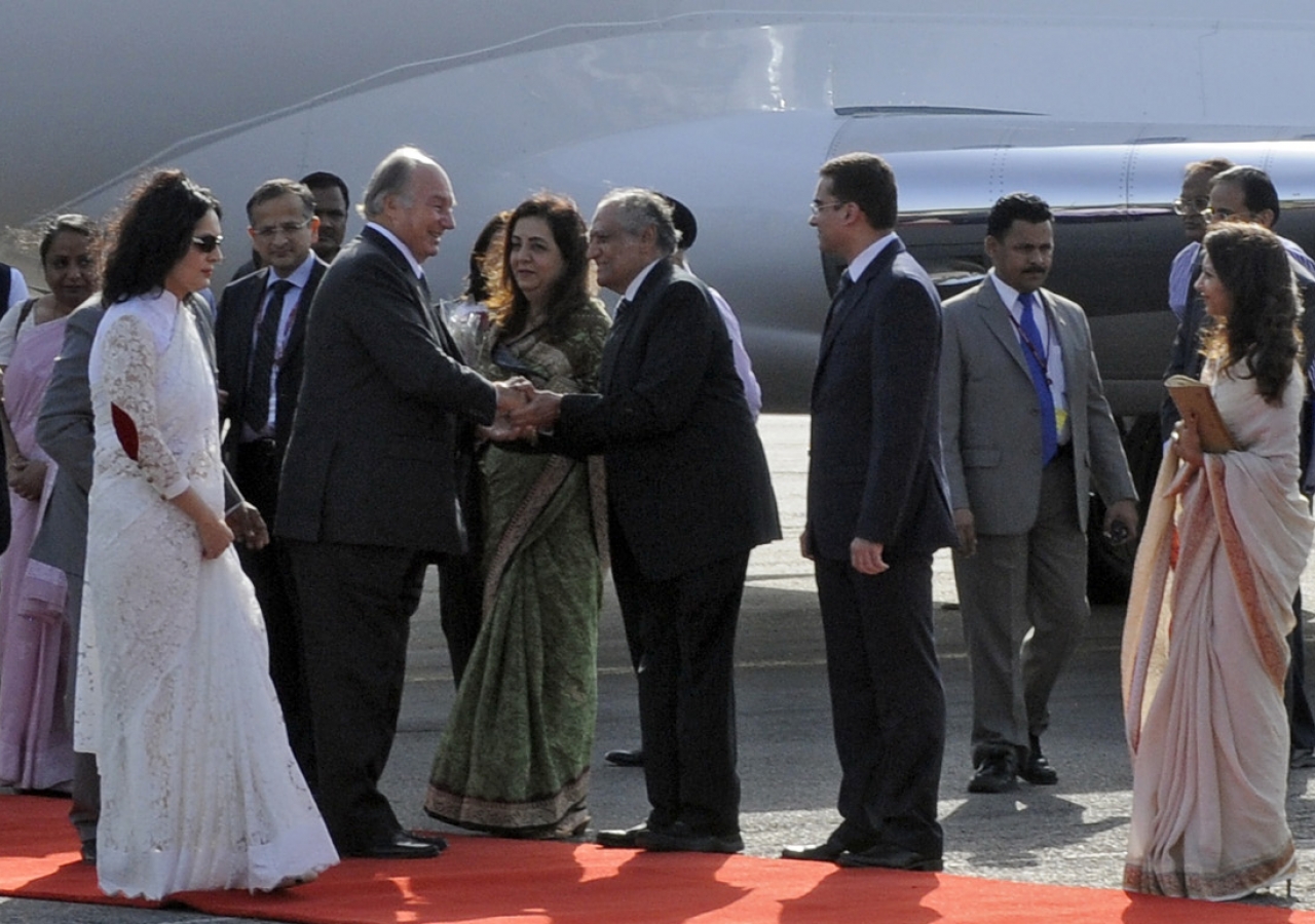 Mawlana Hazar Imam arrives in New Delhi and is received by Jamati and AKDN leaders.