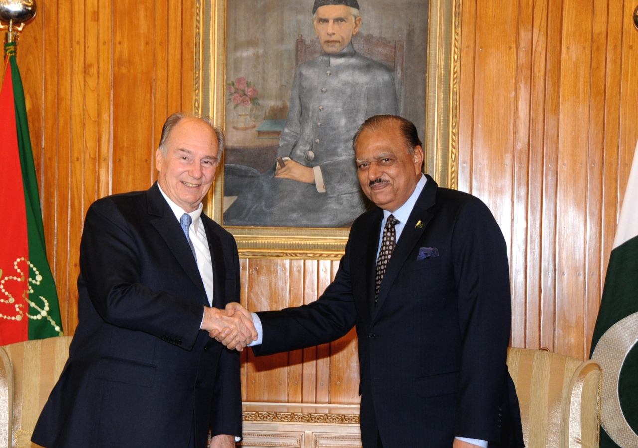 Mawlana Hazar Imam calls on President Mamnoon Hussain at Aiwan-e-Sadr.