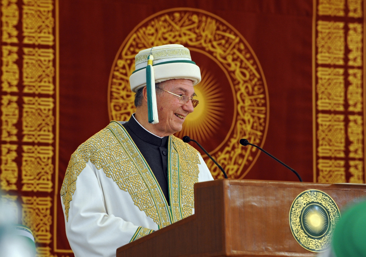 Mawlana Hazar Imam addresses the 26th Convocation of the Aga Khan University, a historic occasion marking the 30th anniversary of the granting of the University’s charter.