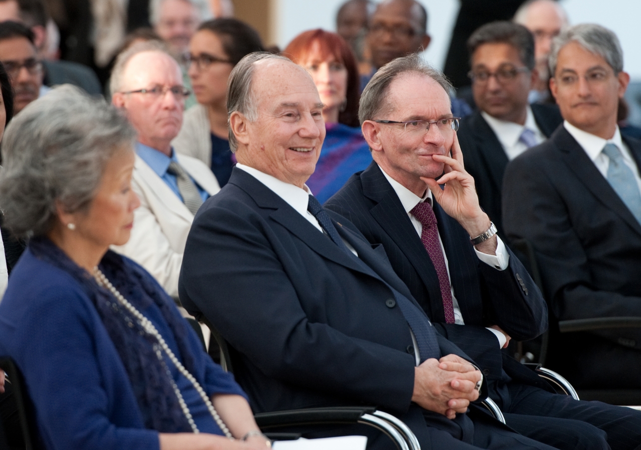 Mawlana Hazar Imam attends the third Annual Pluralism Lecture, seated between former Governor General of Canada Adrienne Clarkson and GCP Secretary General John McNee. Ismaili Council for Canada President Malik Talib looks on.