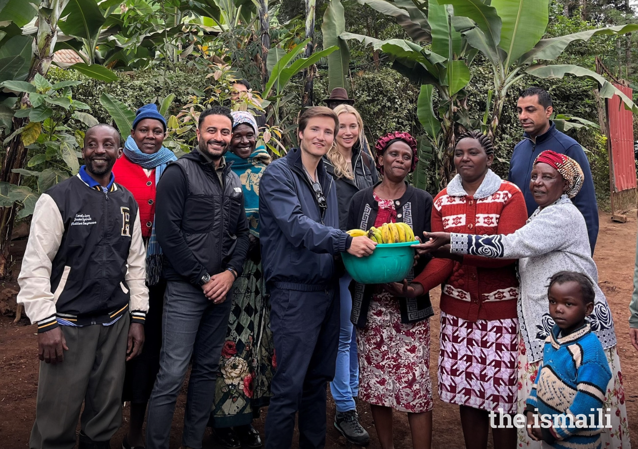 Prince Aly Muhammad meets villagers working with the Maendeleo project near Nairobi, Kenya.