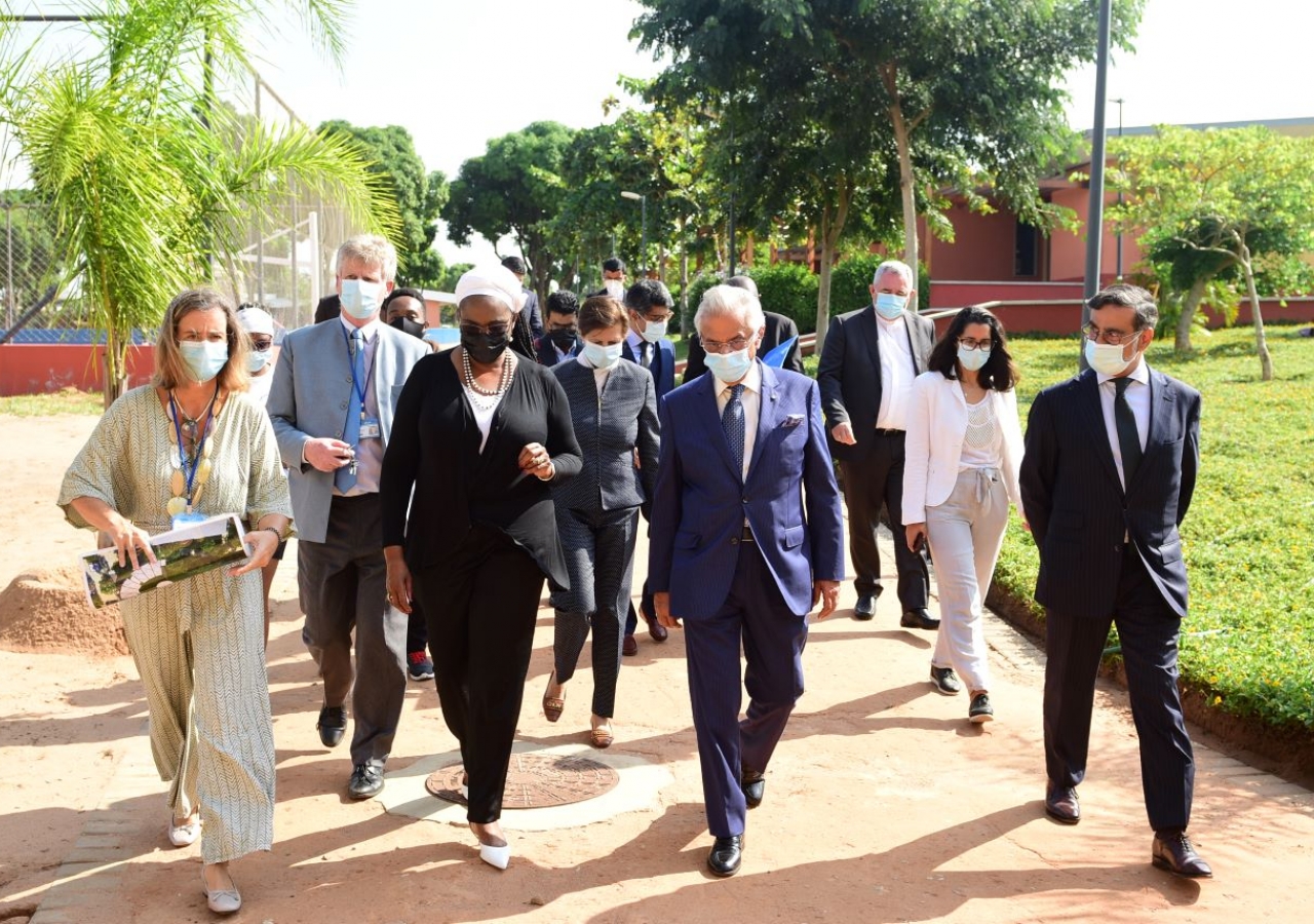 The Minister of Education and Human Development Rita Carmelita Namashulua visits the campus of the Aga Khan Academy, accompanied by the respective delegations.