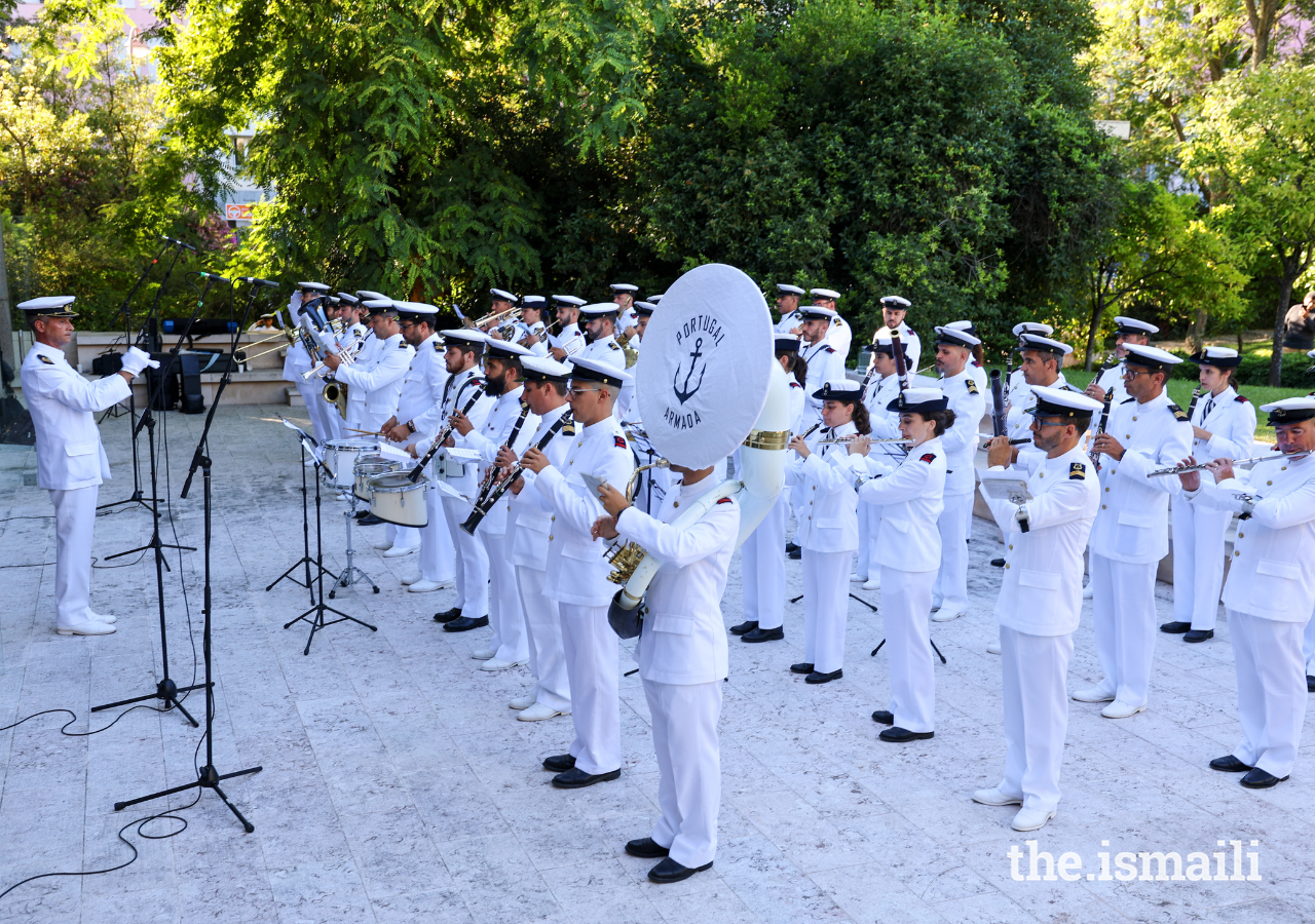 Banda da Armada performs the Nashid al-Imamah and the Portuguese National Anthem to open proceedings.